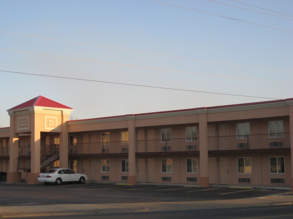 Sands Central Inn Hot Springs Exteriör bild